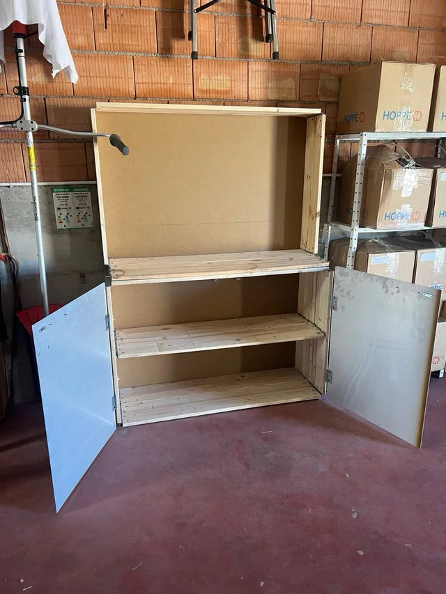 Banco de trabajo nuevo hecho a mano.